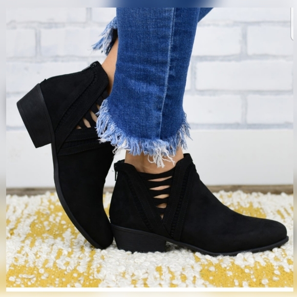 NEW Boutique Crisscross Booties - Picture 3 of 4